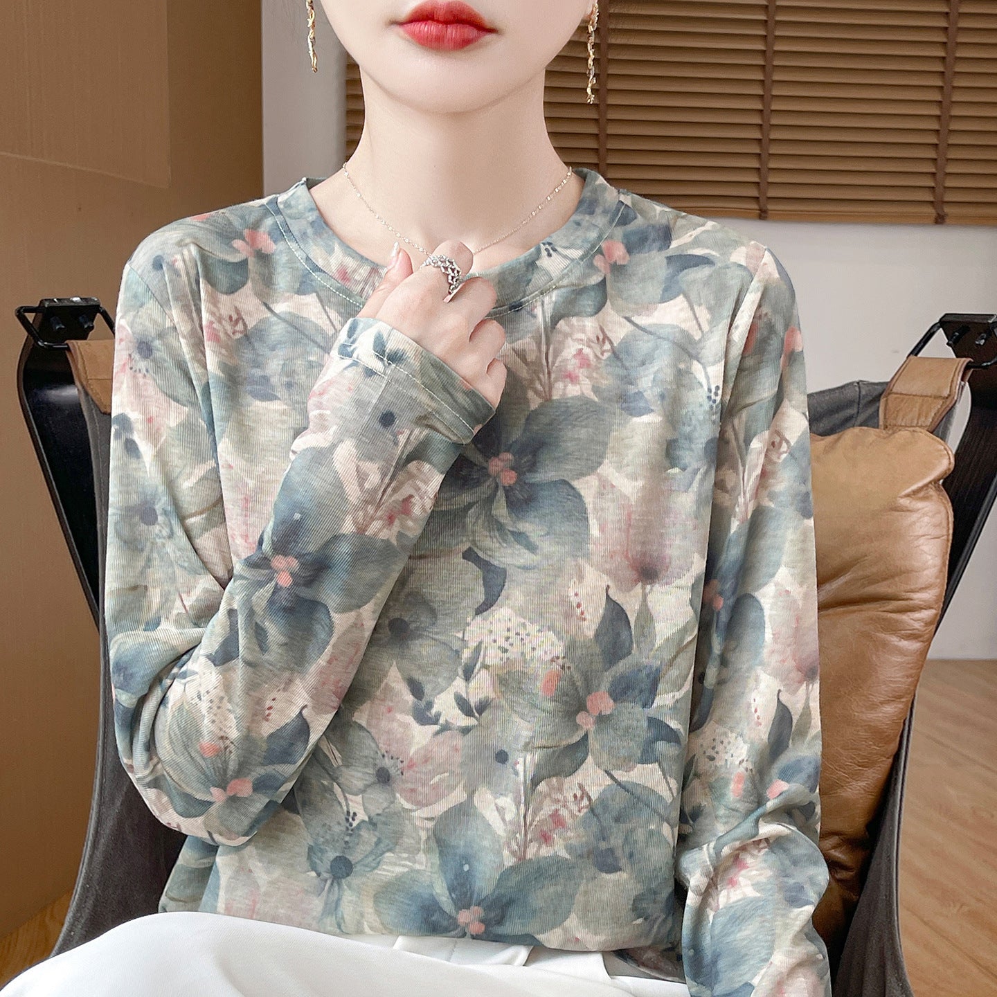 Round Neck Pullover Light Luxury Skin-friendly All-match Bottoming Shirt